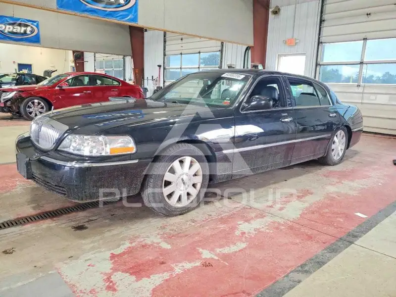 2003 Lincoln Town фото