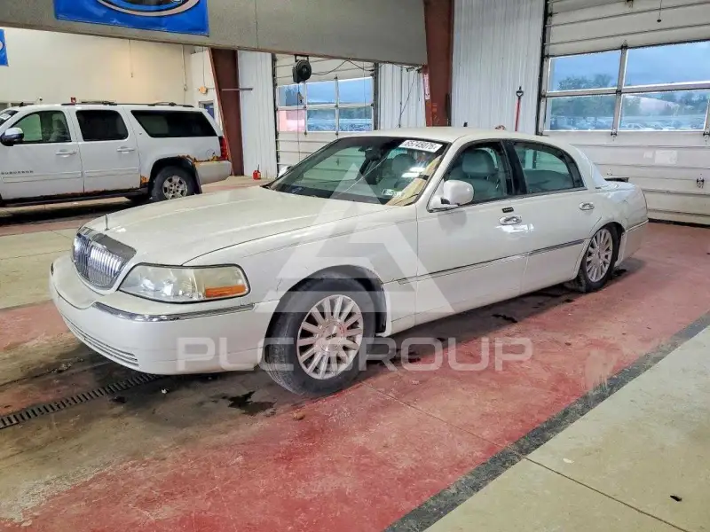 2003 Lincoln Town фото