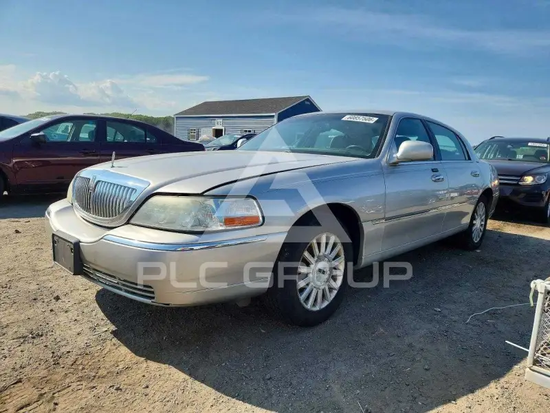 2003 Lincoln Town фото