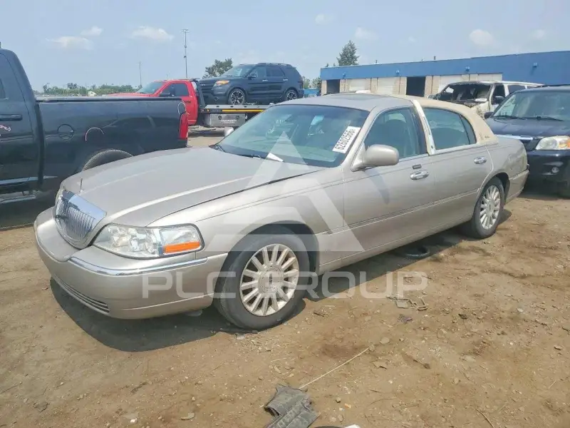 2003 Lincoln Town фото