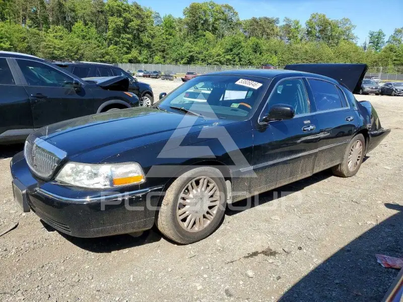 2003 Lincoln Town фото