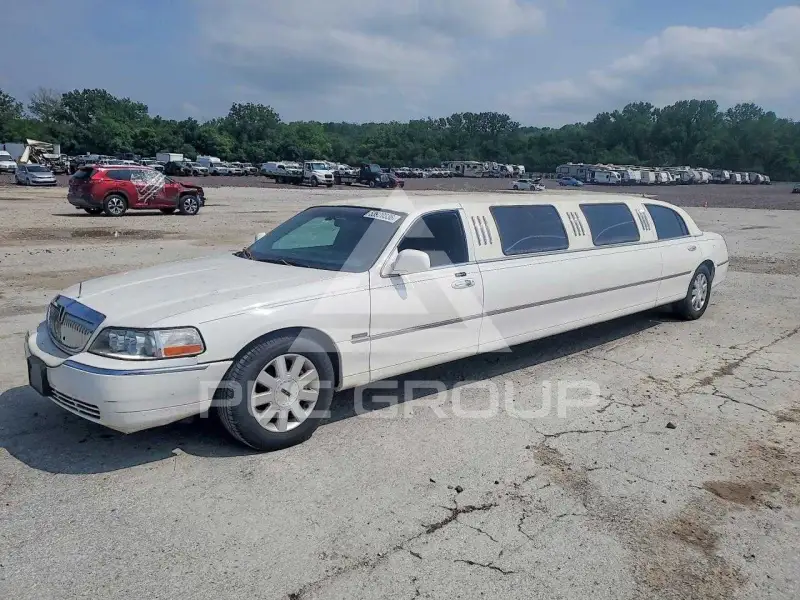 2003 Lincoln Town фото