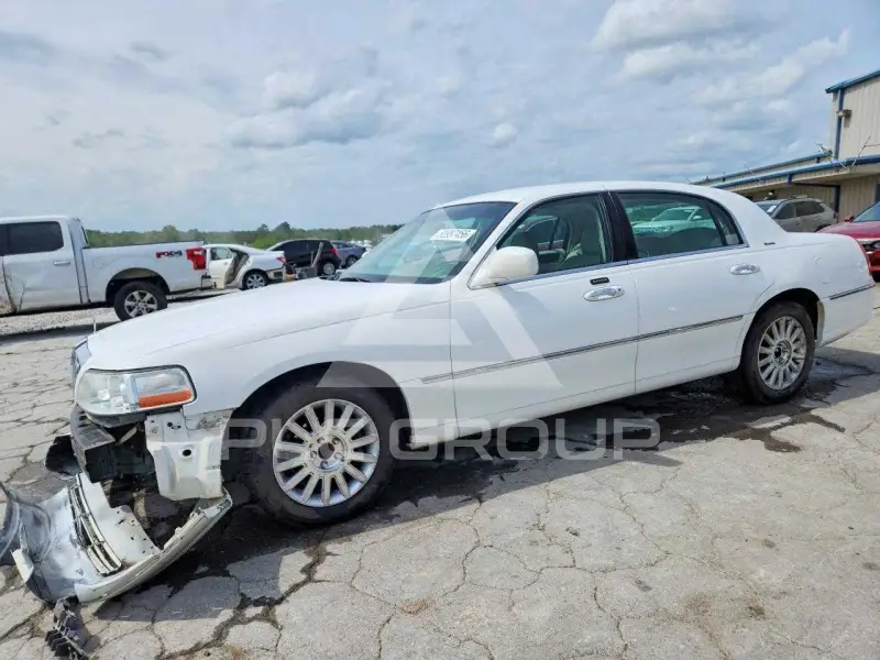 2003 Lincoln Town фото