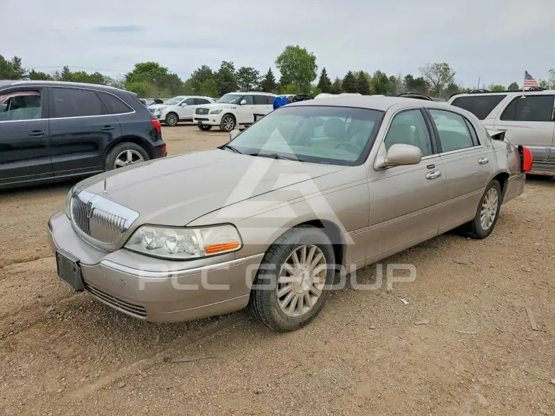 2003 Lincoln Town фото