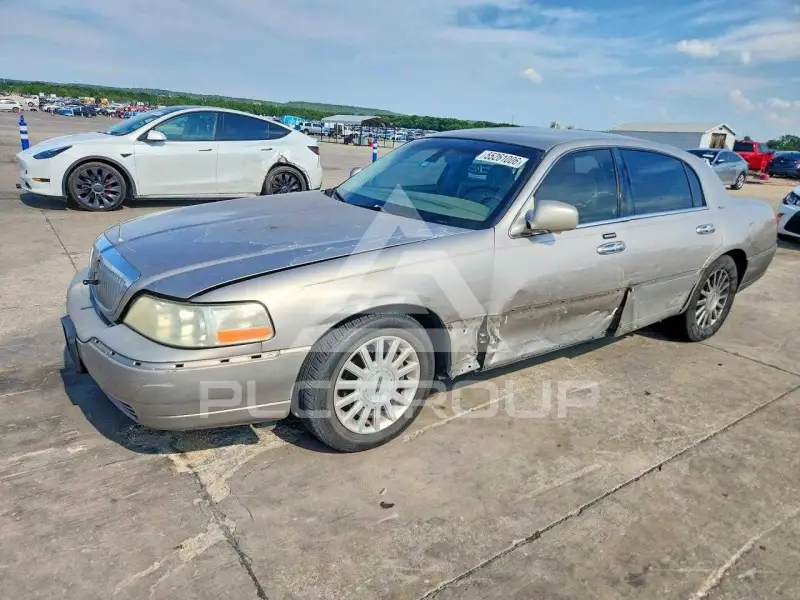 2003 Lincoln Town фото