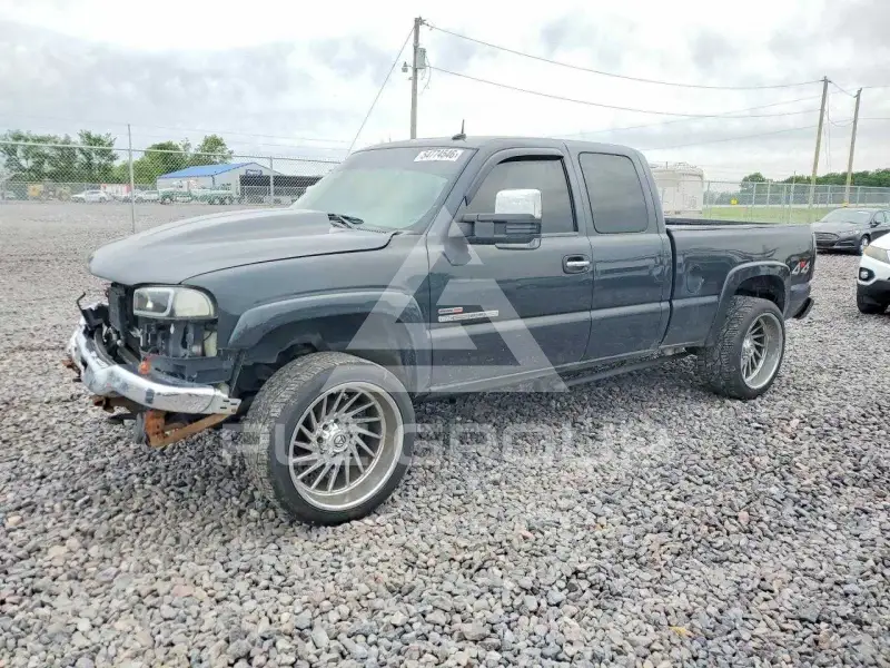 2003 GMC Sierra photo