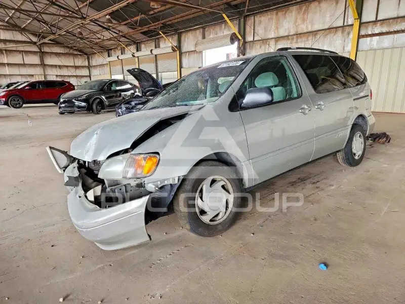 2003 Toyota SIENNA photo