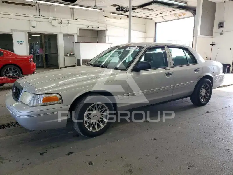 2003 Ford CROWN фото