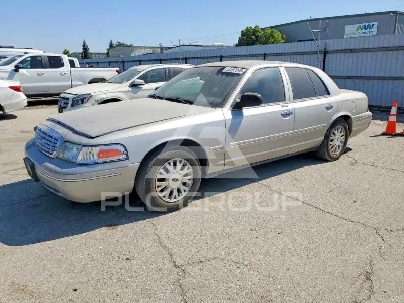 2003 Ford CROWN photo