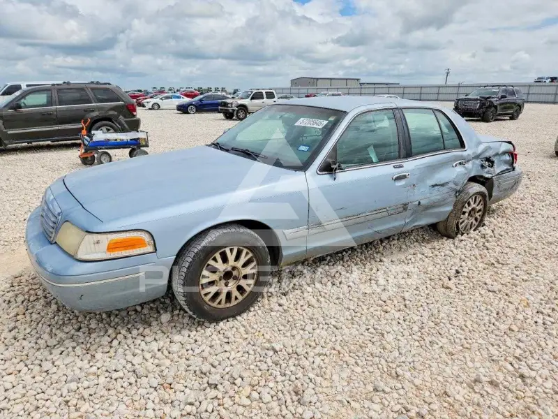 2003 Ford CROWN фото