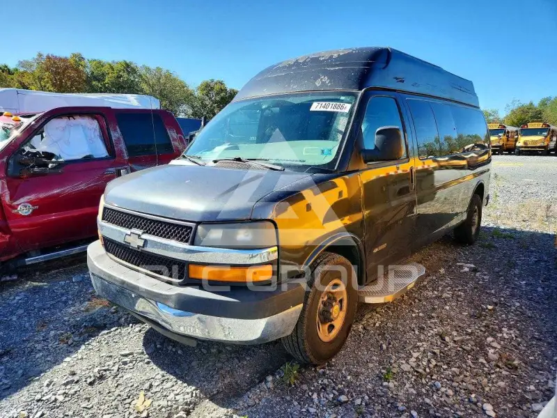 2004 Chevrolet Express photo