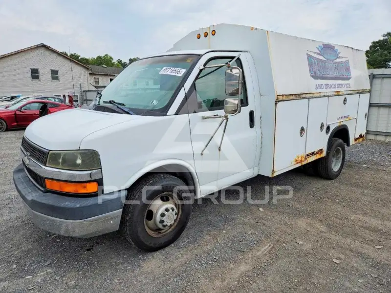 2004 Chevrolet Express photo
