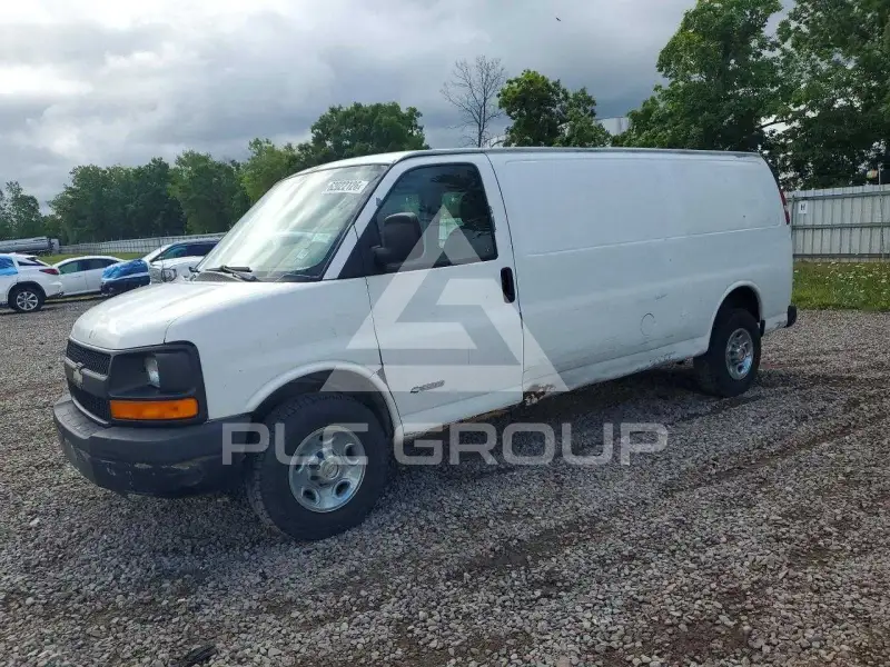 2004 Chevrolet Express photo
