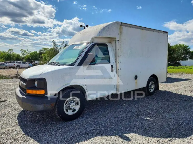 2004 Chevrolet Express photo