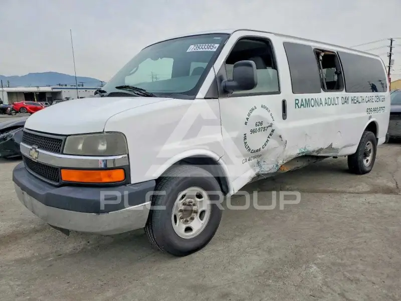 2004 Chevrolet Express photo
