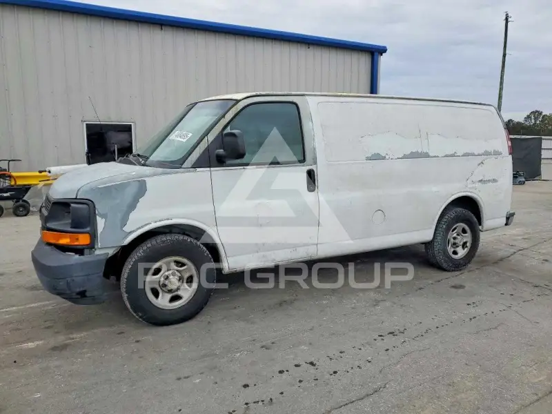 2004 Chevrolet Express photo