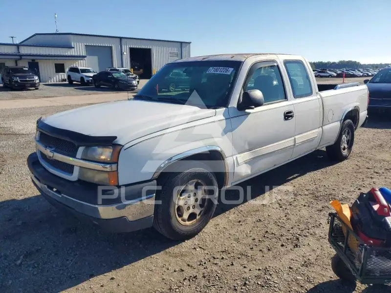 2004 Chevrolet Silverado photo
