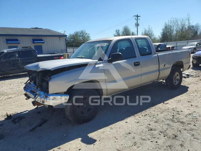 2004 Chevrolet Silverado photo