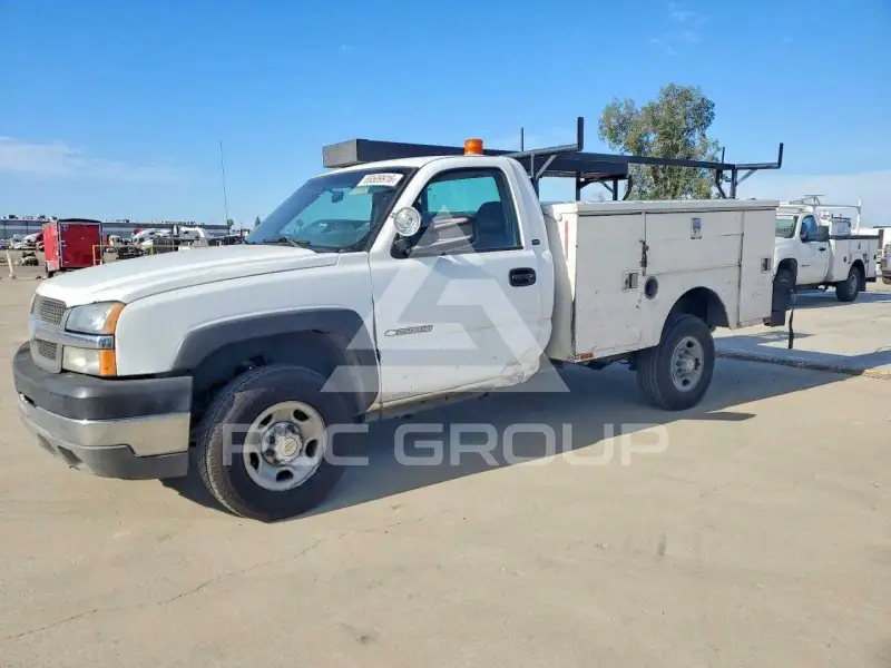 2004 Chevrolet Silverado photo