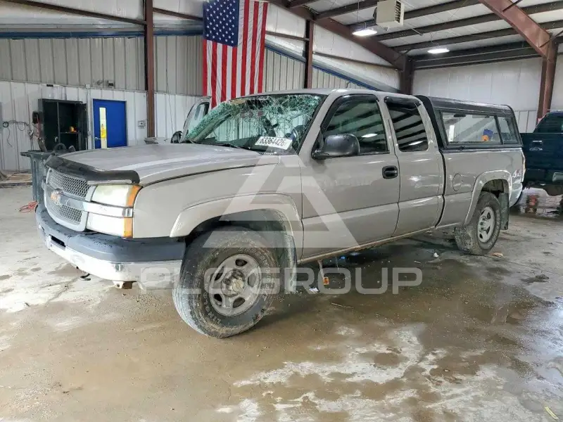 2004 Chevrolet Silverado photo
