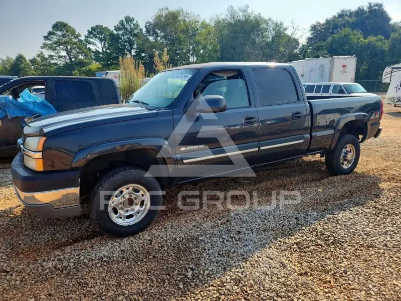 2004 Chevrolet Silverado photo