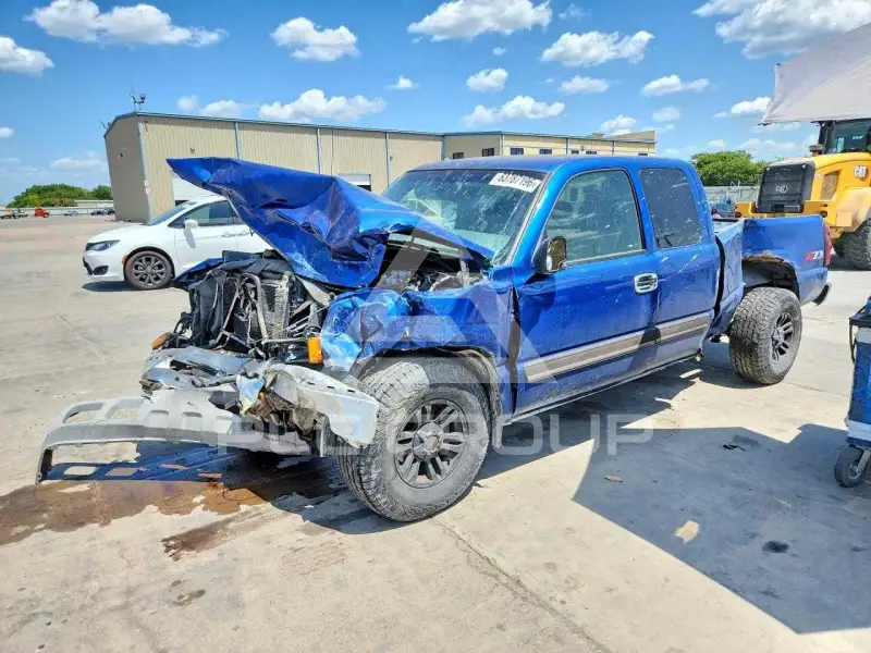 2004 Chevrolet Silverado photo