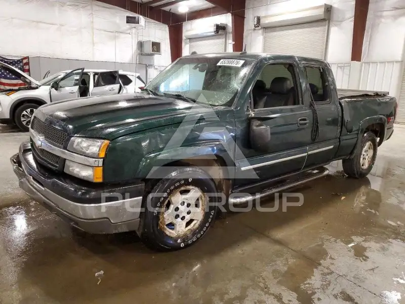 2004 Chevrolet Silverado photo