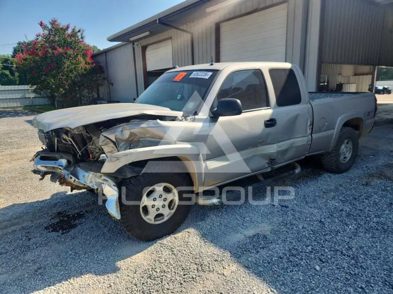 2004 Chevrolet Silverado photo