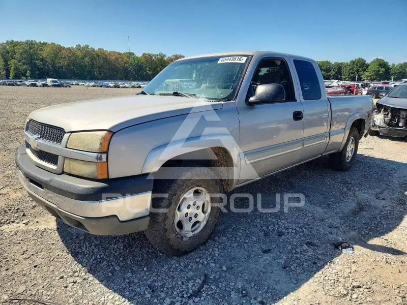 2004 Chevrolet Silverado photo