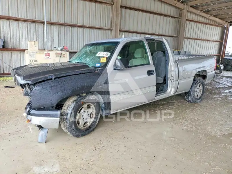 2004 Chevrolet Silverado photo