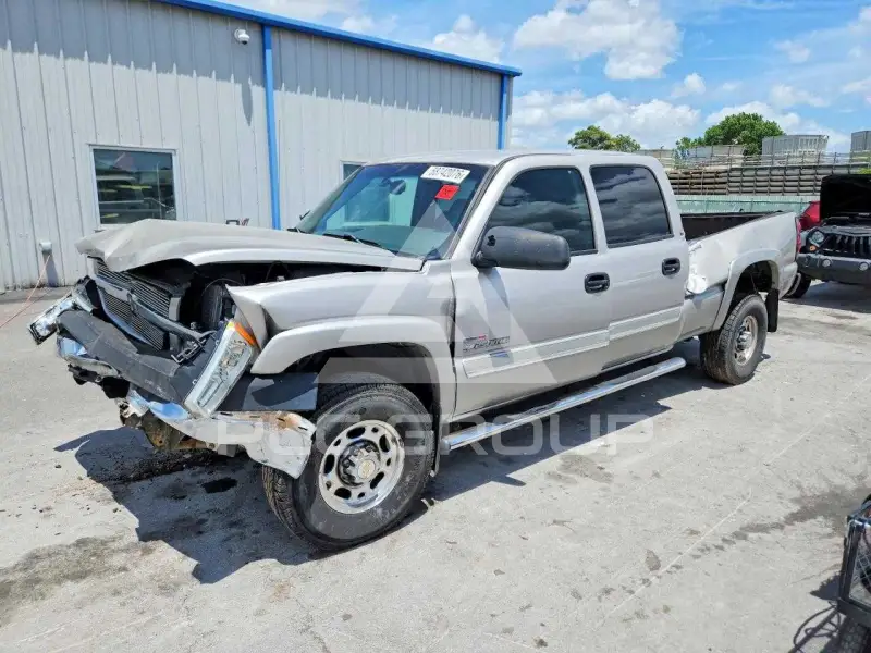 2004 Chevrolet Silverado photo
