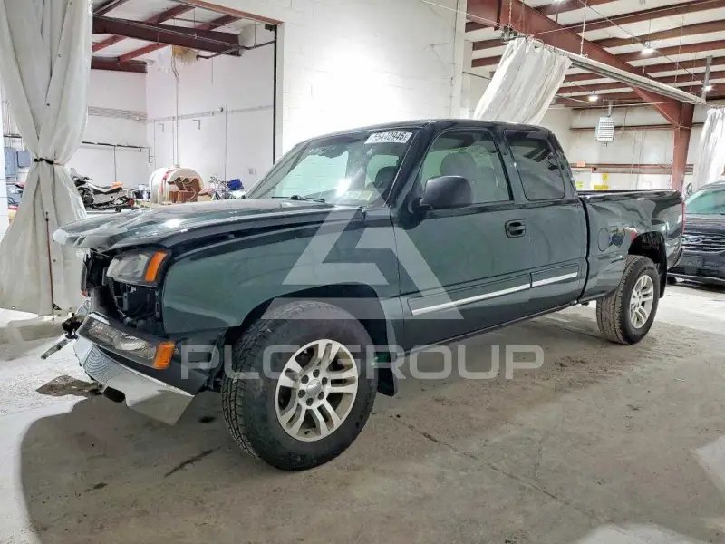 2004 Chevrolet Silverado photo