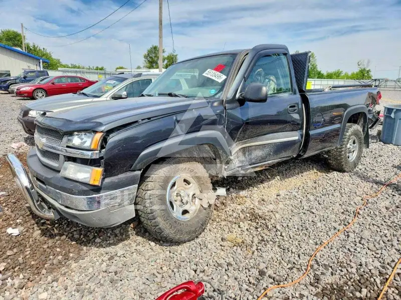 2004 Chevrolet Silverado photo