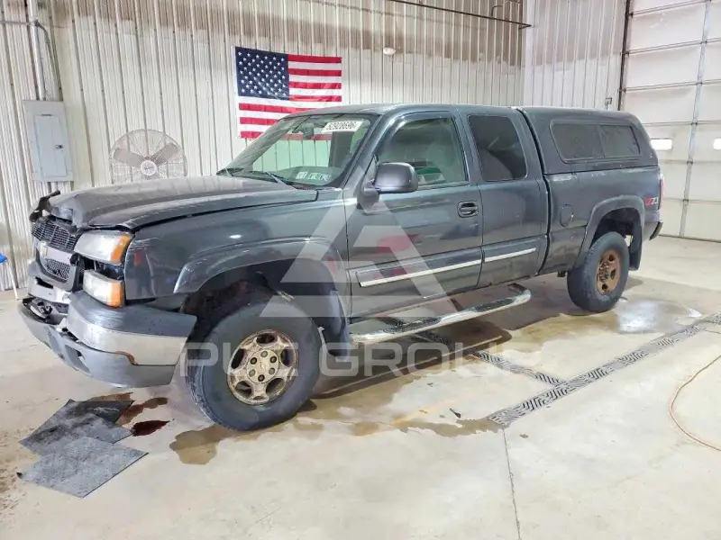 2004 Chevrolet Silverado photo
