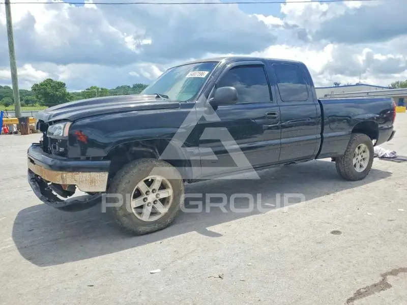 2004 Chevrolet Silverado photo