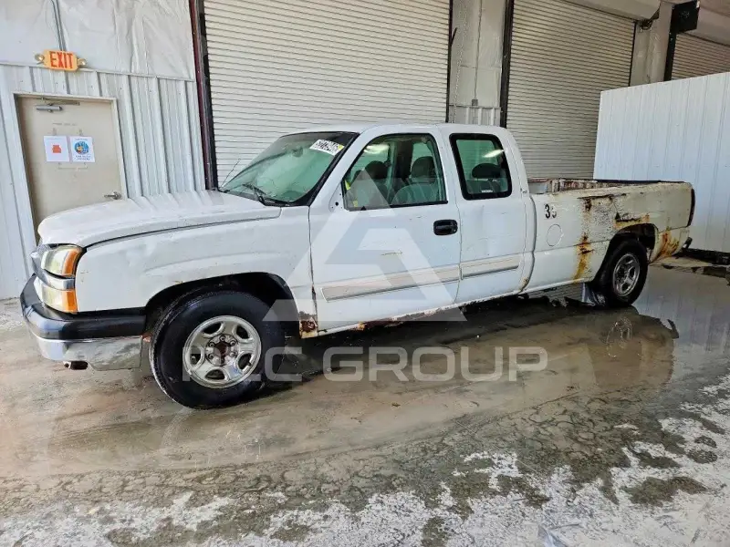 2004 Chevrolet Silverado photo