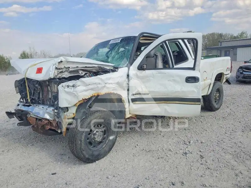 2004 Chevrolet Silverado photo