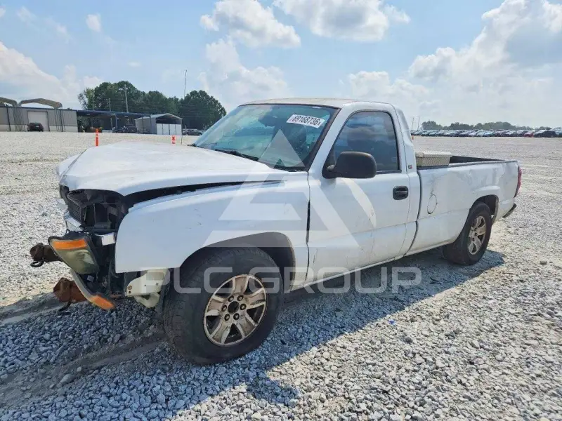 2004 Chevrolet Silverado photo