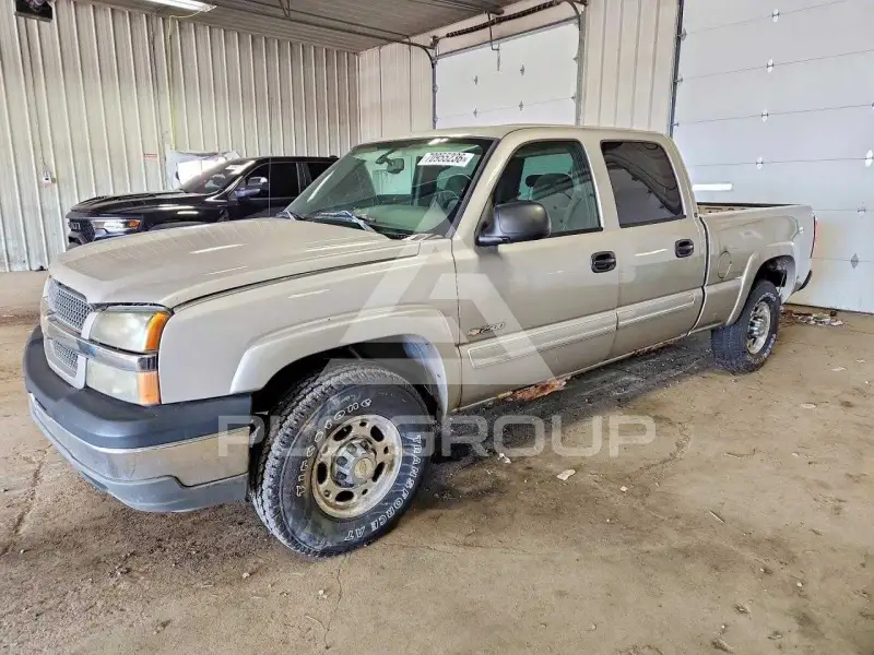 2004 Chevrolet Silverado photo