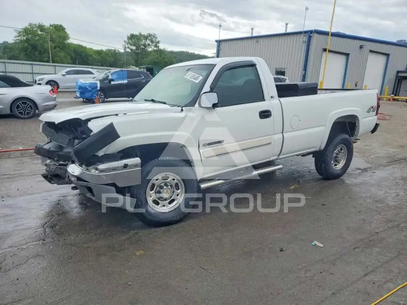 2004 Chevrolet Silverado photo