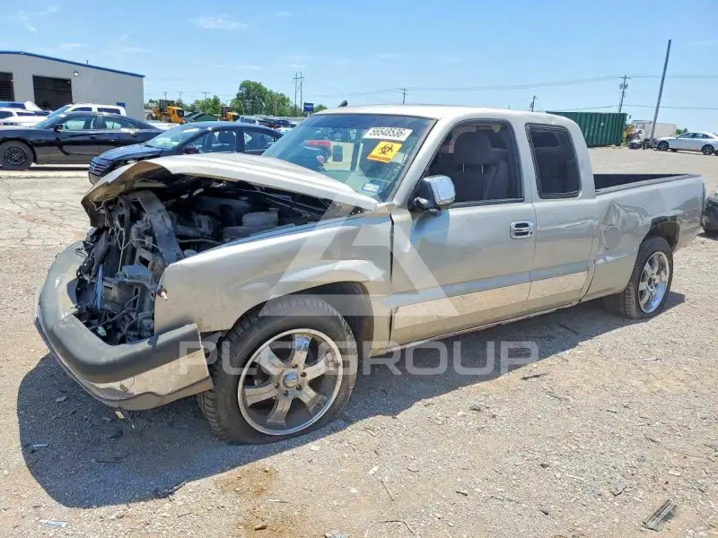 2004 Chevrolet Silverado photo