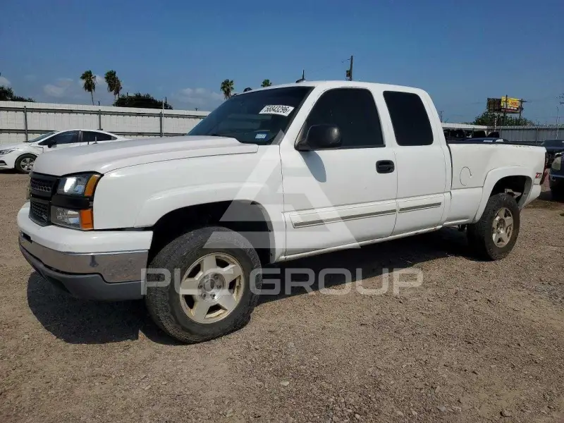 2004 Chevrolet Silverado photo