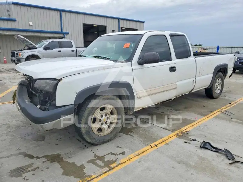 2004 Chevrolet Silverado photo