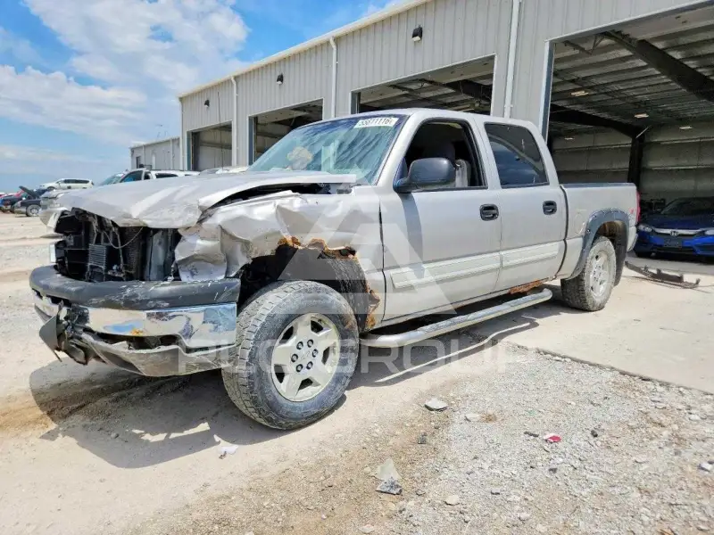 2004 Chevrolet Silverado photo