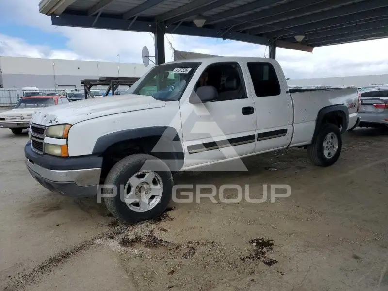 2004 Chevrolet Silverado photo