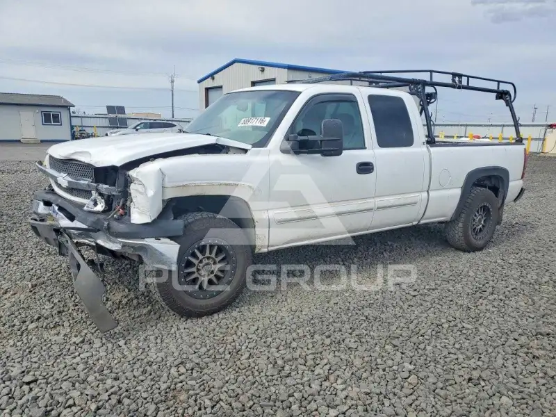 2004 Chevrolet Silverado photo