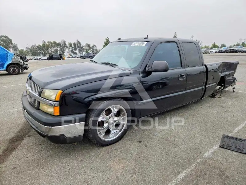 2004 Chevrolet Silverado photo
