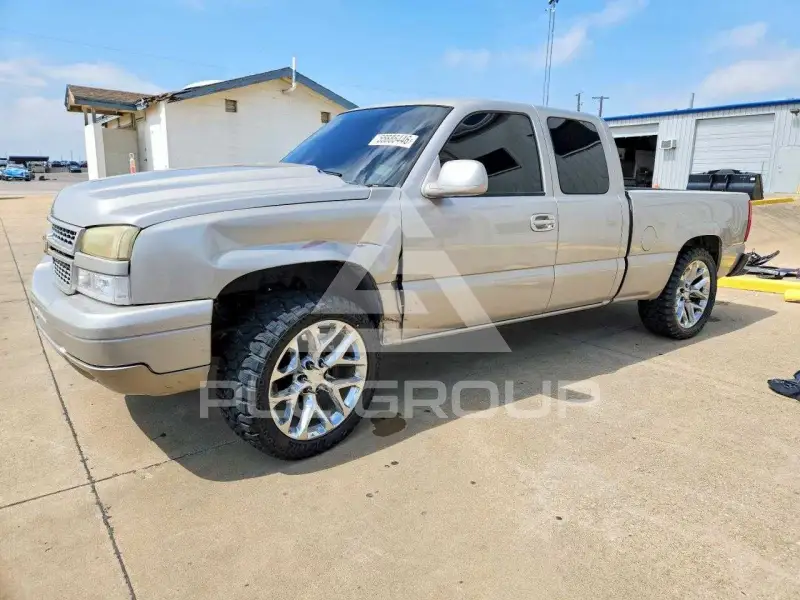 2004 Chevrolet Silverado photo