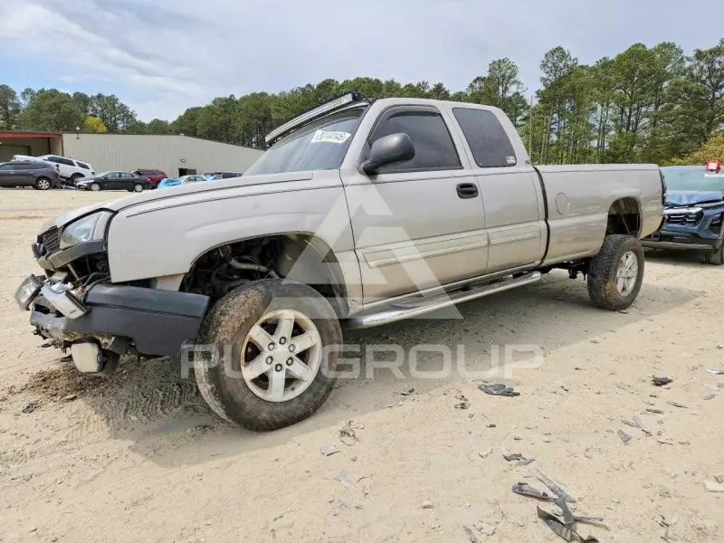 2004 Chevrolet Silverado photo