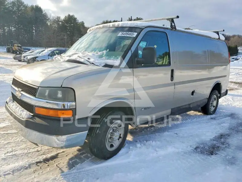 2004 Chevrolet Express photo